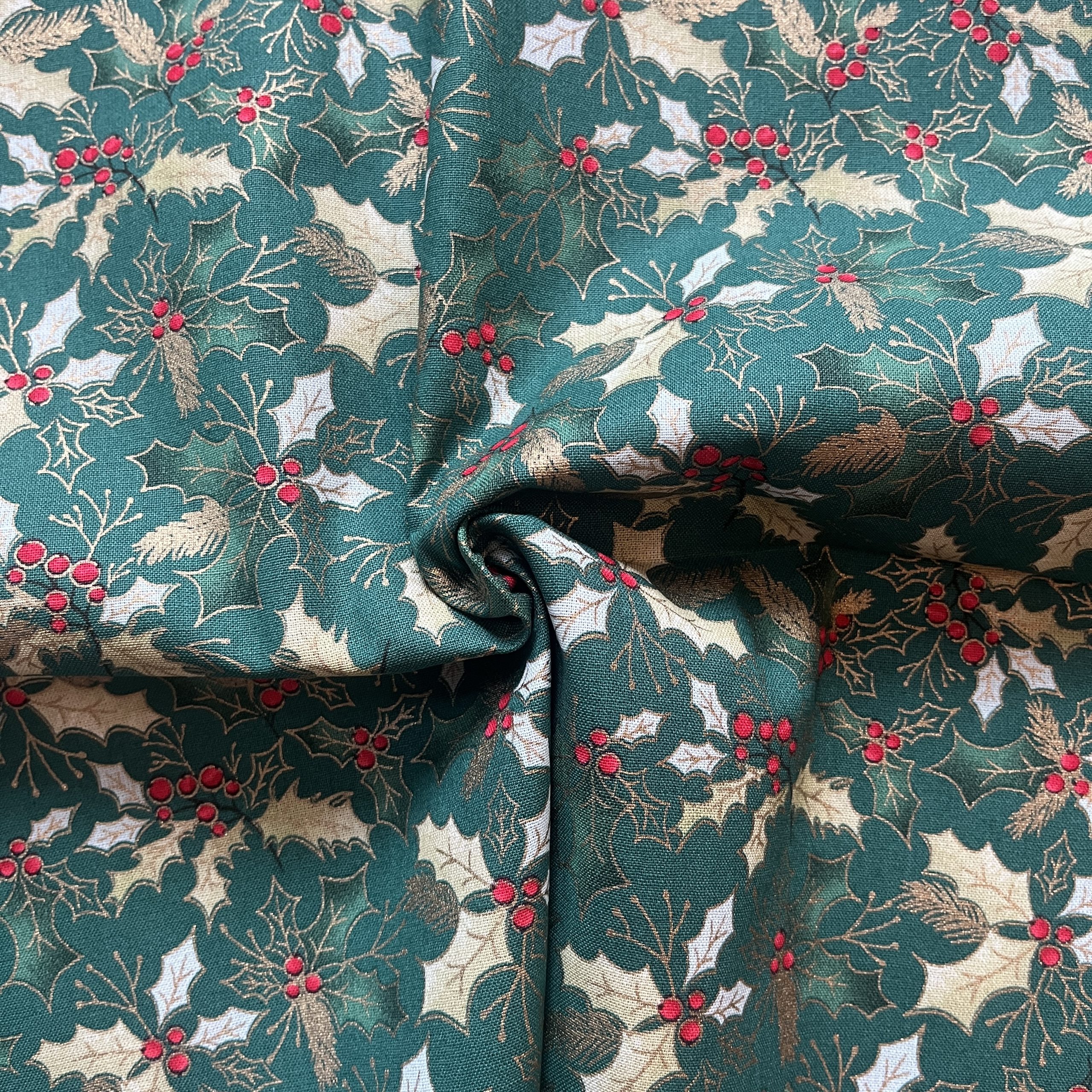 Traditional Holly - Christmas - Fat Quarters (3263-00) - Image 3